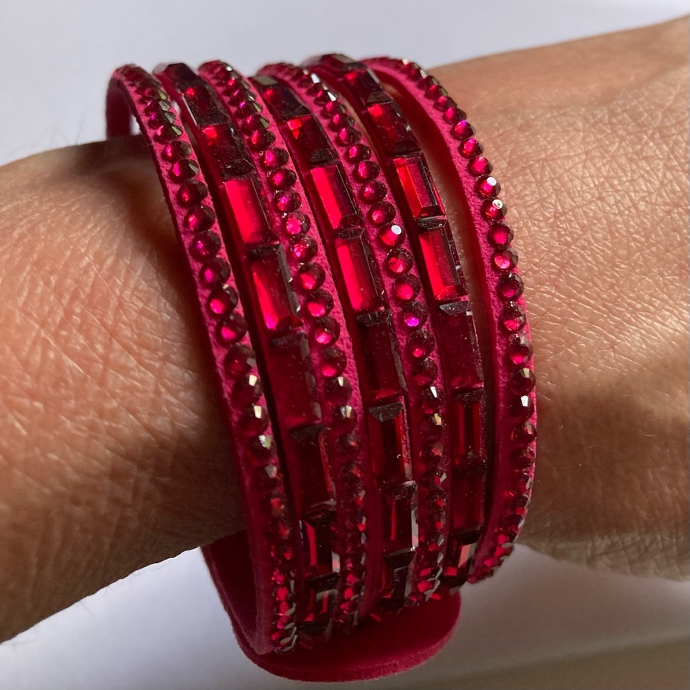 NWT Fuchsia Pink Beaded Snap Bracelet - Picture 2 of 12